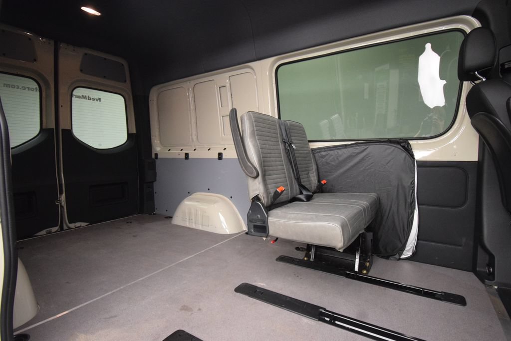 Used 2024 Mercedes-Benz Sprinter 2500 image 22