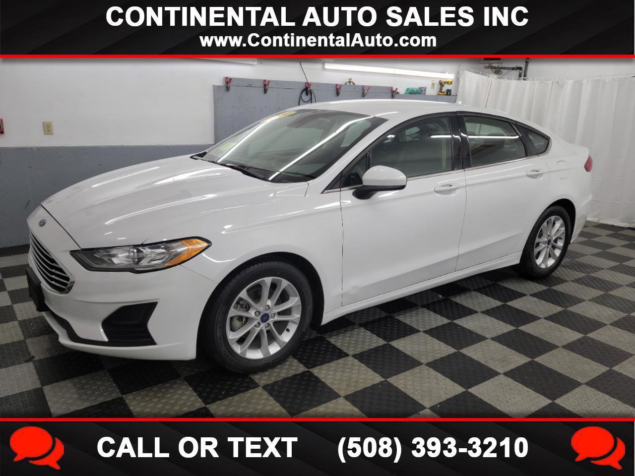 Used 2020 Ford Fusion SE FWD image 1