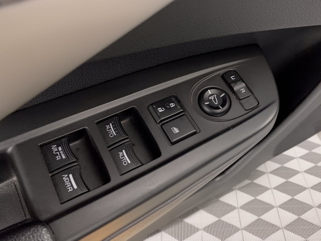 Used 2018 Acura RDX w/ Technology Package AWD/4WD image 15