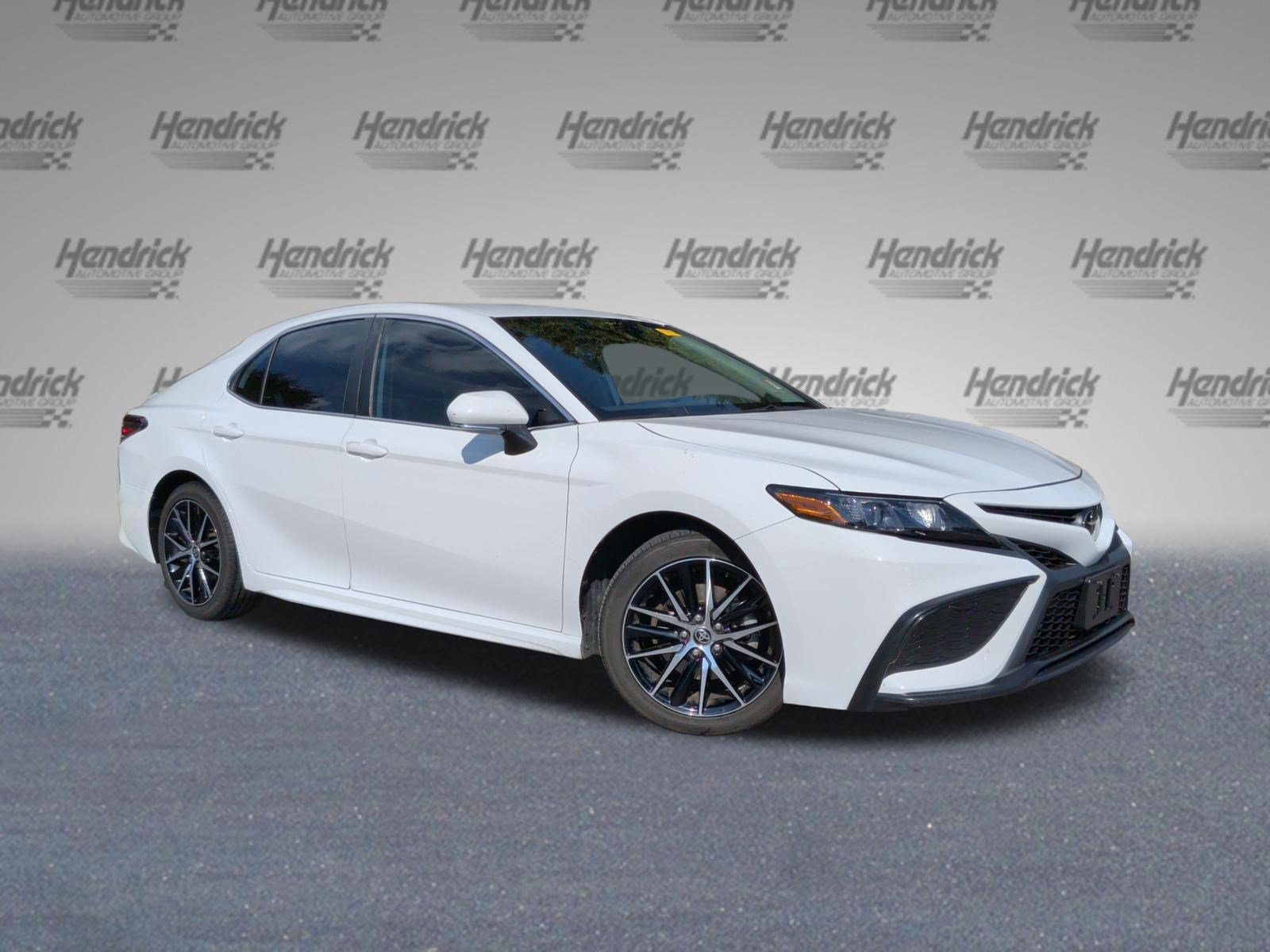 Used 2022 Toyota Camry SE w/ Carpet Mat Package (TMS) FWD image 2