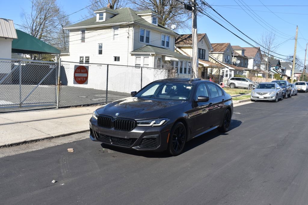 Used 2023 BMW 530e xDrive w/ Premium Package image 2