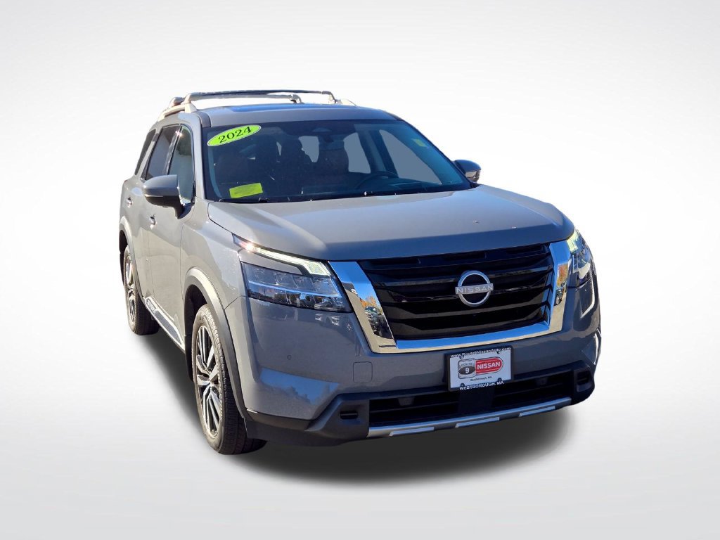Used 2024 Nissan Pathfinder Platinum w/ Cargo Package AWD/4WD image 2