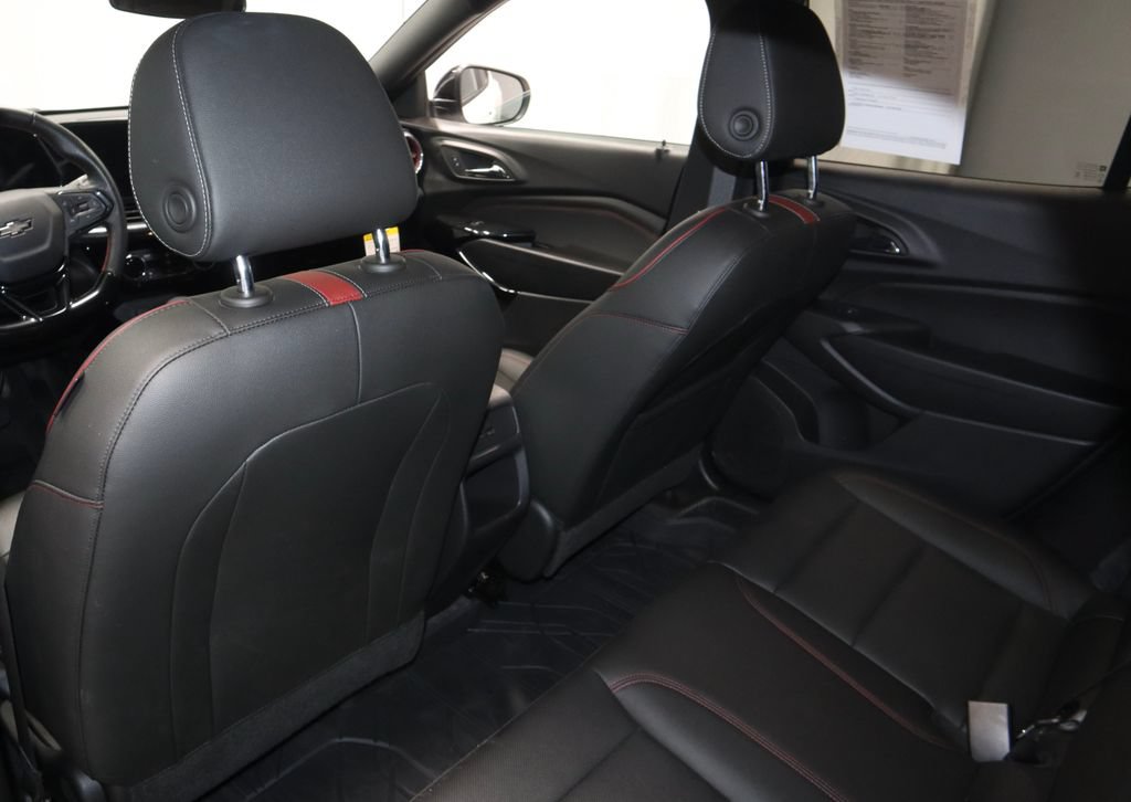 Used 2025 Chevrolet Trax RS w/ Driver Confidence Package FWD image 20