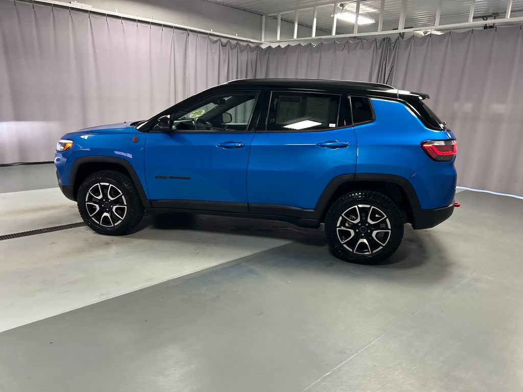 Used 2025 Jeep Compass Trailhawk w/ Trailhawk Elite Group AWD/4WD image 4