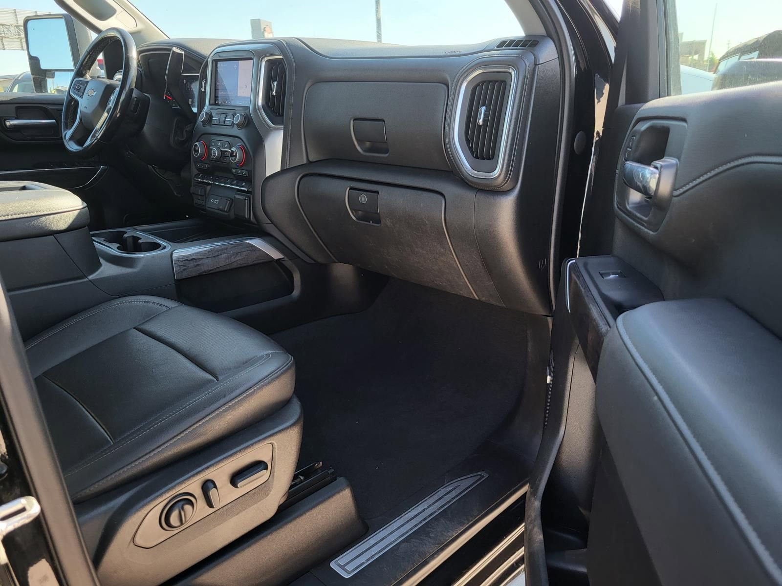 Used 2022 Chevrolet Silverado 3500 LTZ w/ LTZ Plus Package image 8