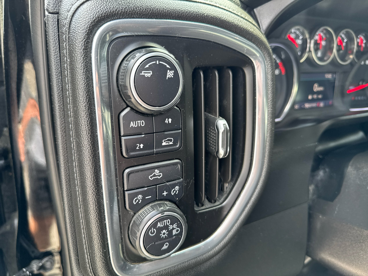 Used 2019 Chevrolet Silverado 1500 LT w/ All-Star Edition image 16