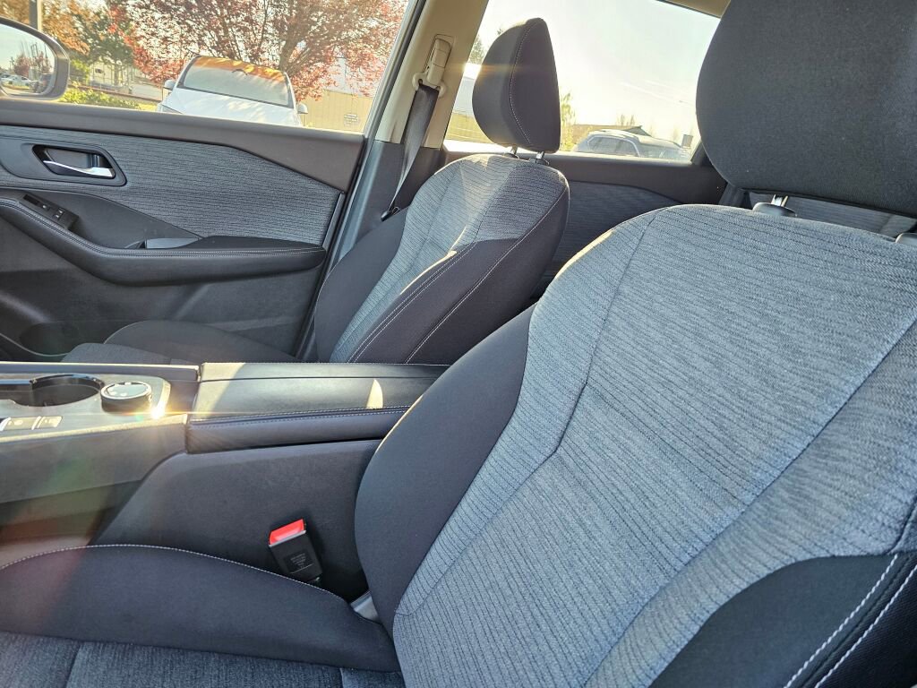 Used 2021 Nissan Rogue SV image 24