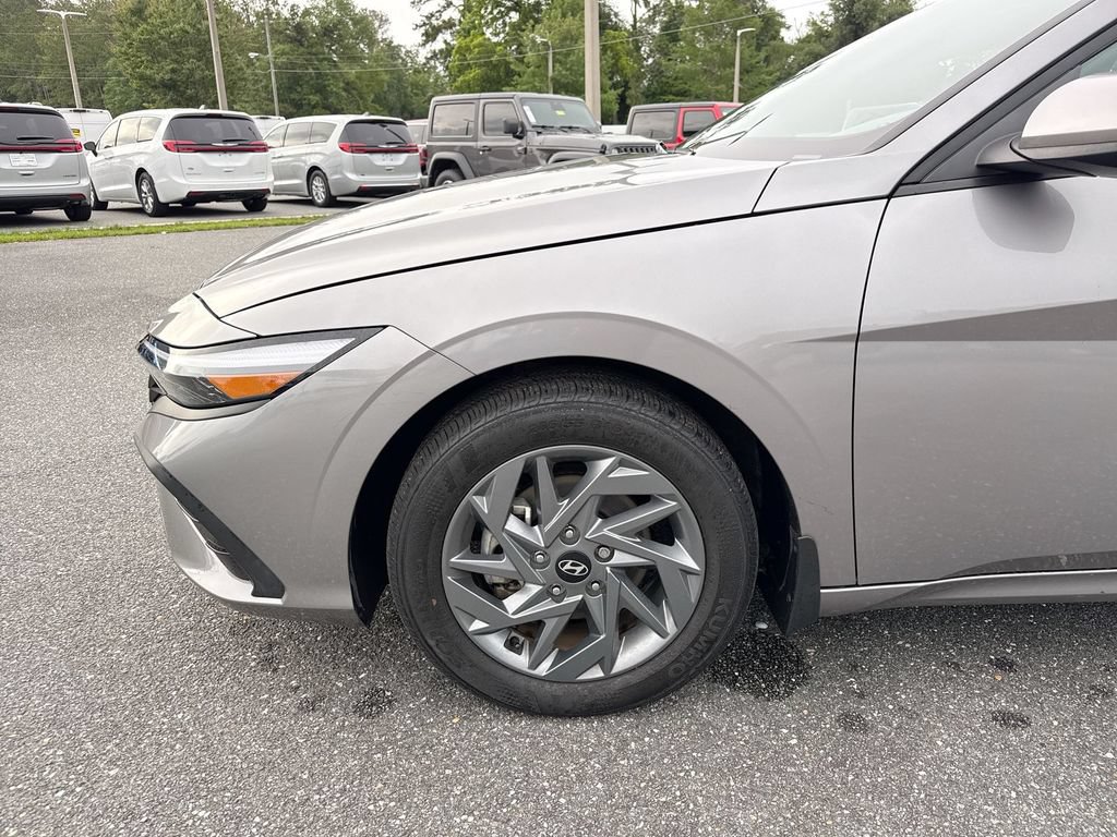 Used 2024 Hyundai Elantra Blue FWD image 13