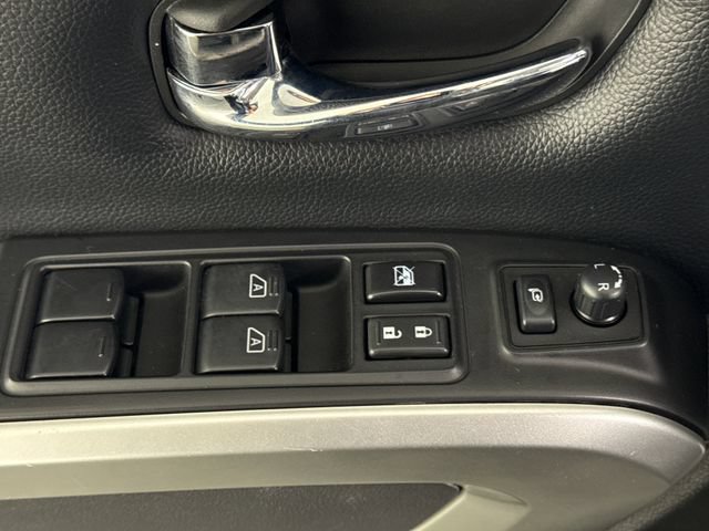 Used 2018 Nissan Titan SL AWD/4WD image 29