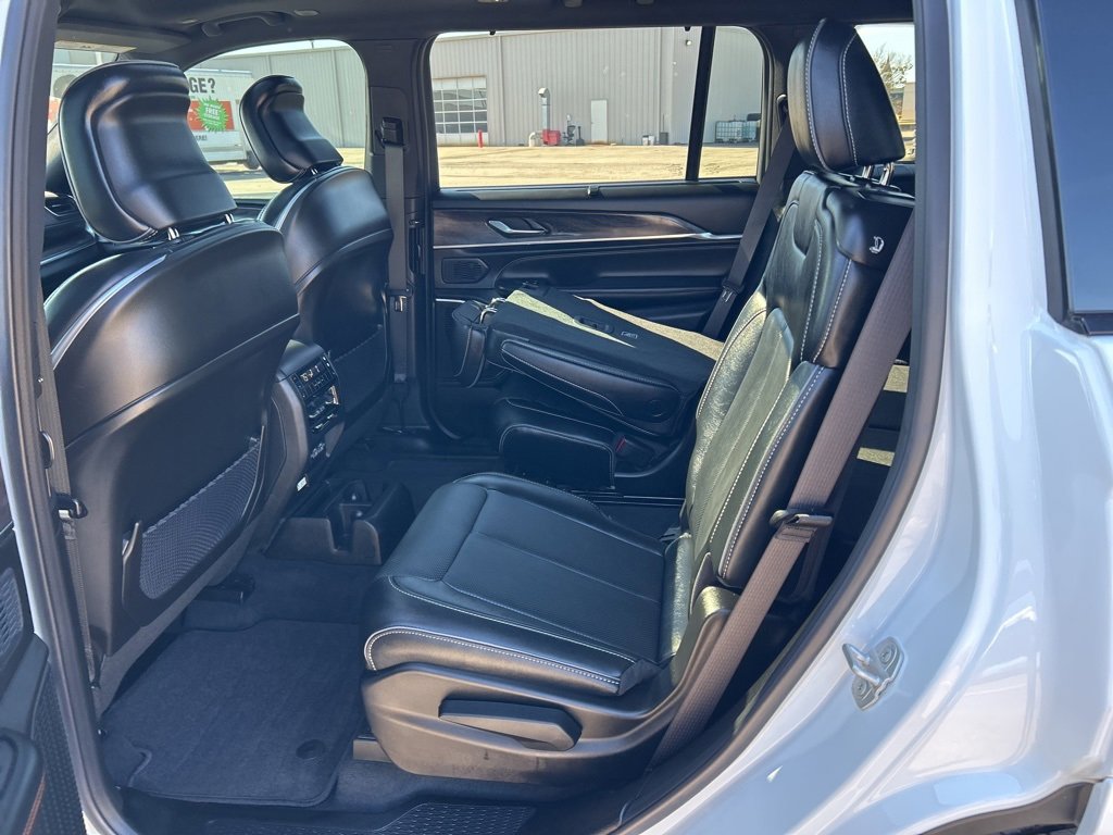 Used 2025 Jeep Grand Cherokee L Overland w/ Luxury Tech Group IV image 30