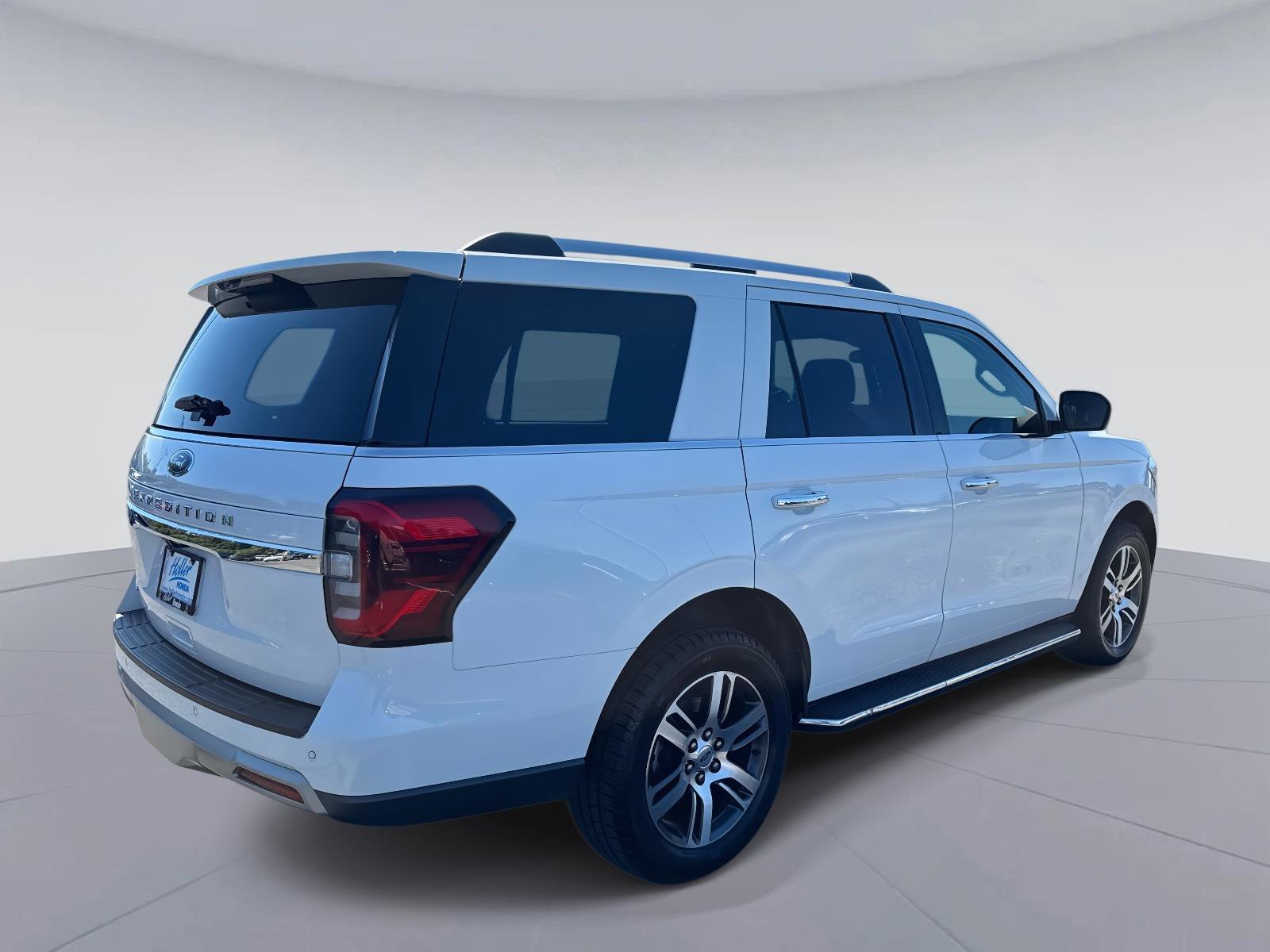 Used 2023 Ford Expedition Limited image 4