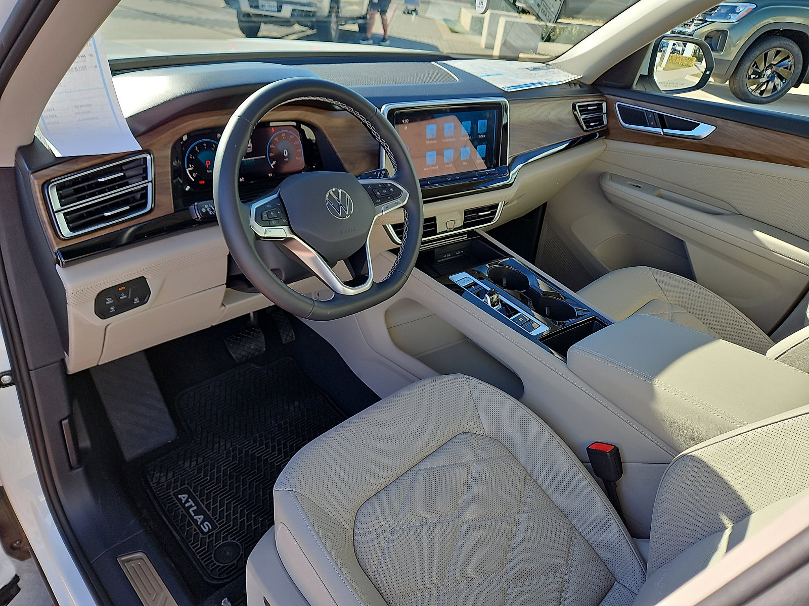 New 2025 Volkswagen Atlas SE image 12