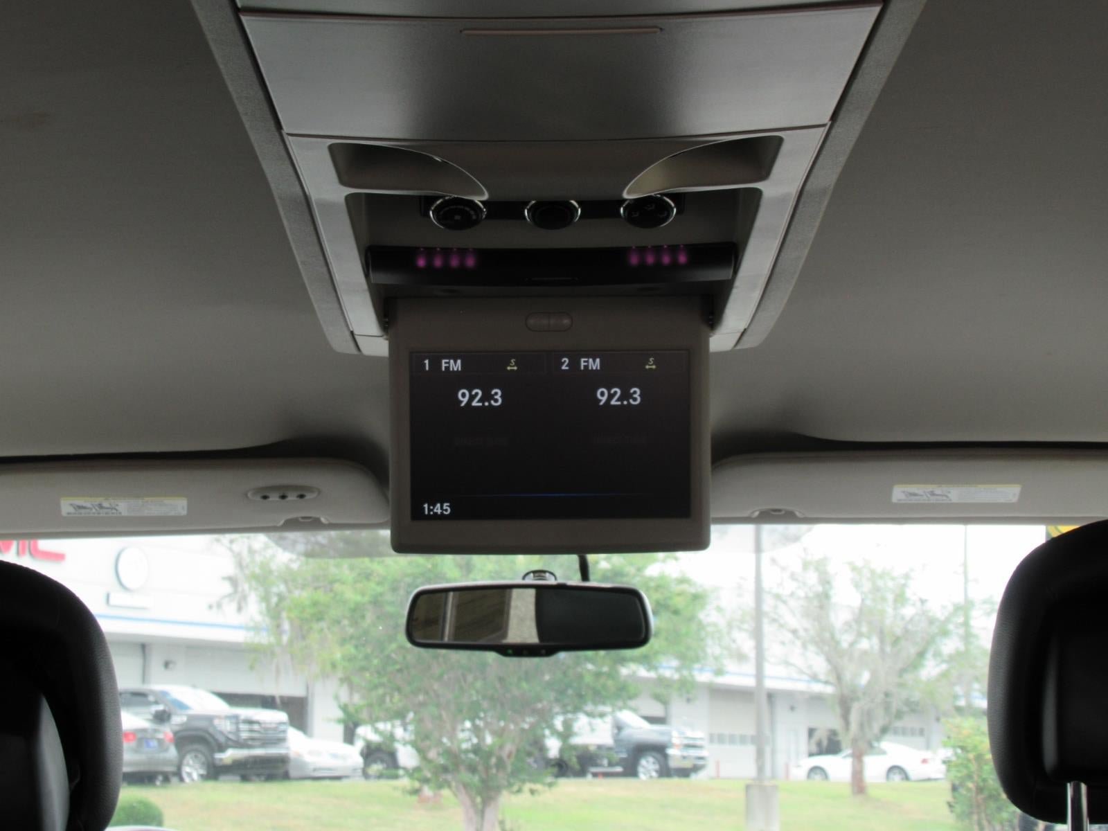 Used 2015 Chrysler Town & Country Touring FWD image 21