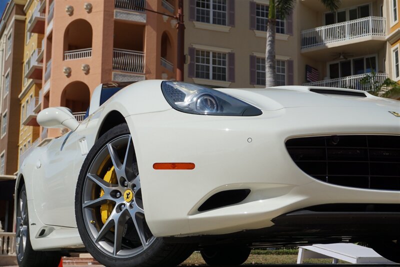 Used 2014 Ferrari California RWD image 23