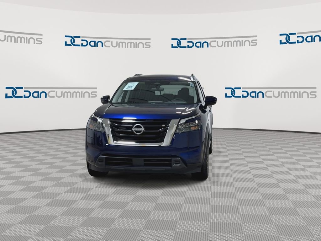Used 2025 Nissan Pathfinder SV FWD image 4