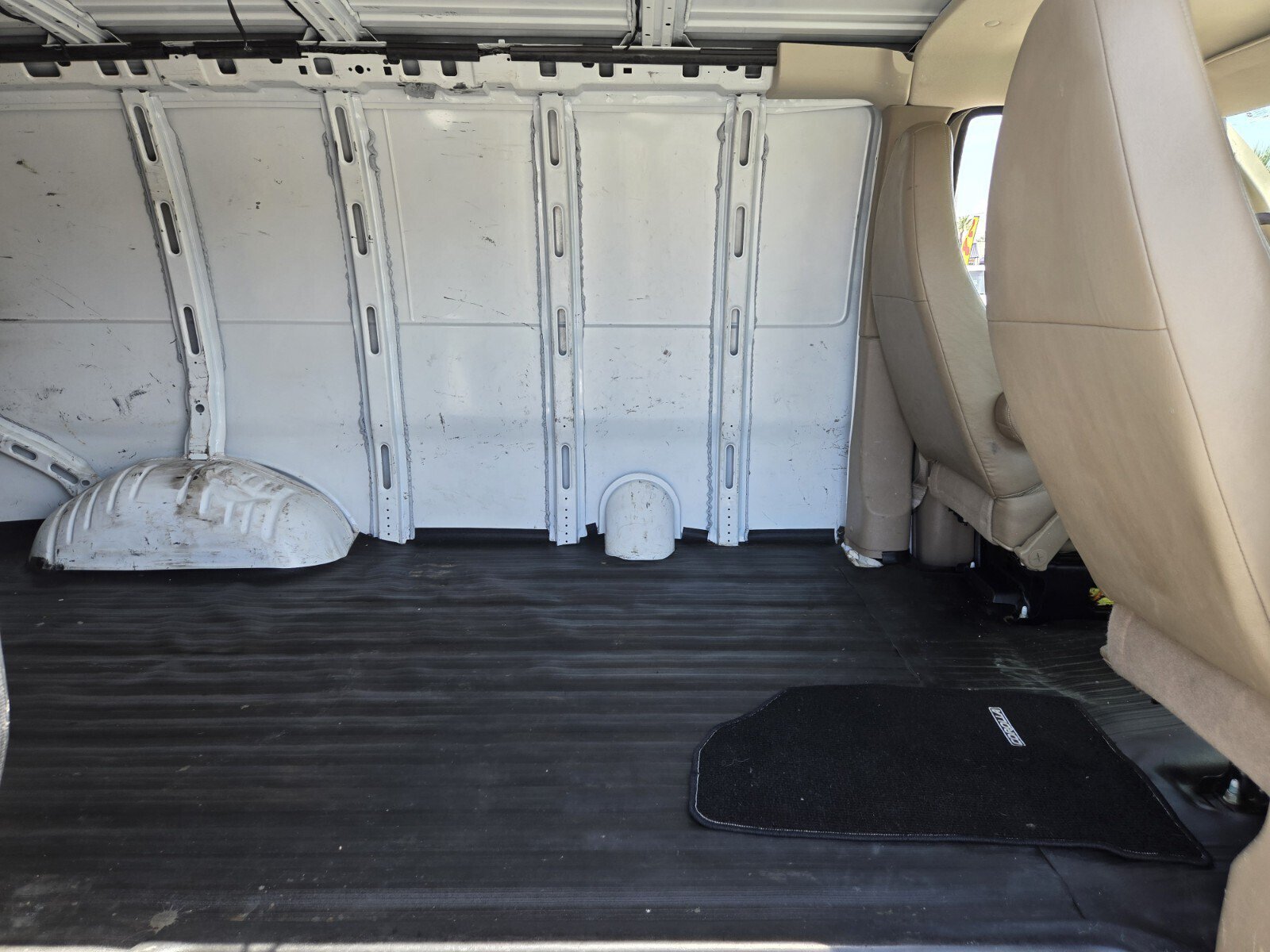 Used 2015 GMC Savana 2500 RWD image 9