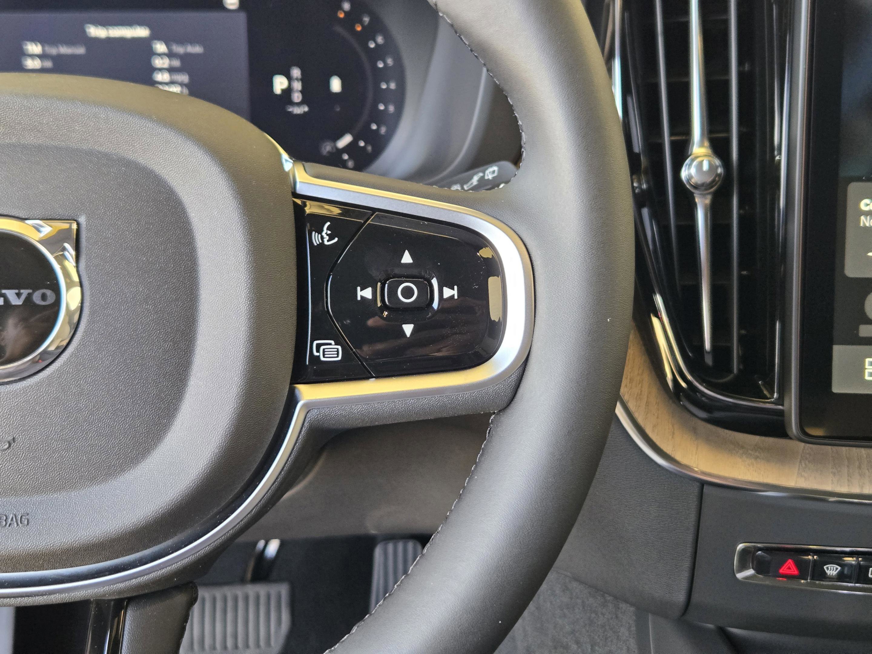 New 2026 Volvo XC60 B5 Plus w/ Protection Package Premier image 32