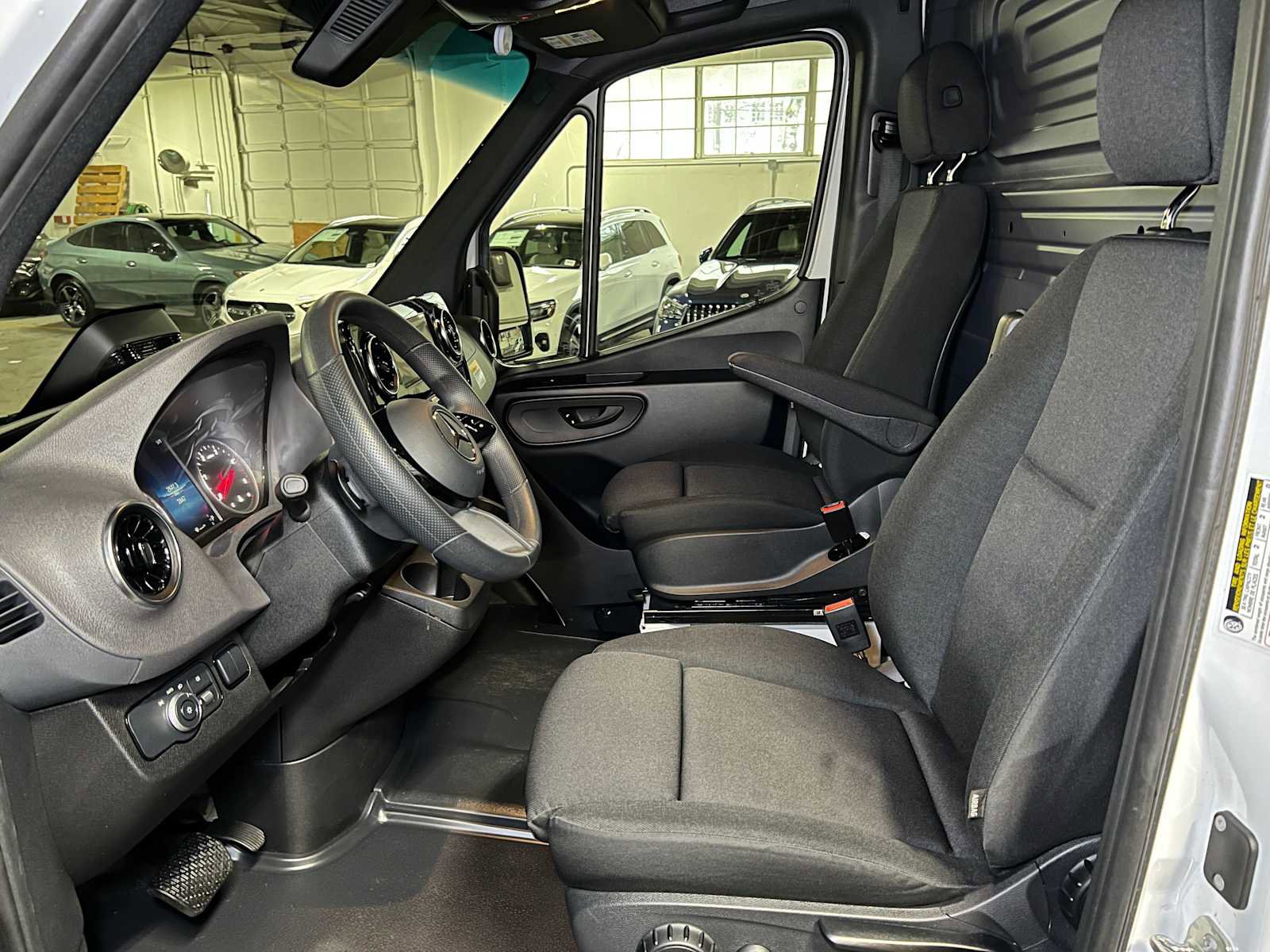Used 2025 Mercedes-Benz Sprinter 2500 image 23
