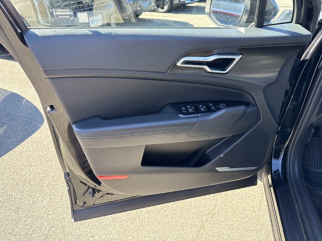 Used 2025 Kia Sportage EX AWD/4WD image 13