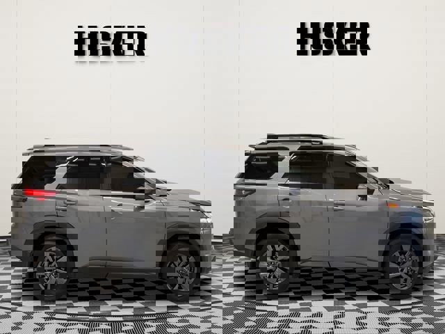 Used 2022 Nissan Pathfinder SV w/ SV Premium Package image 2