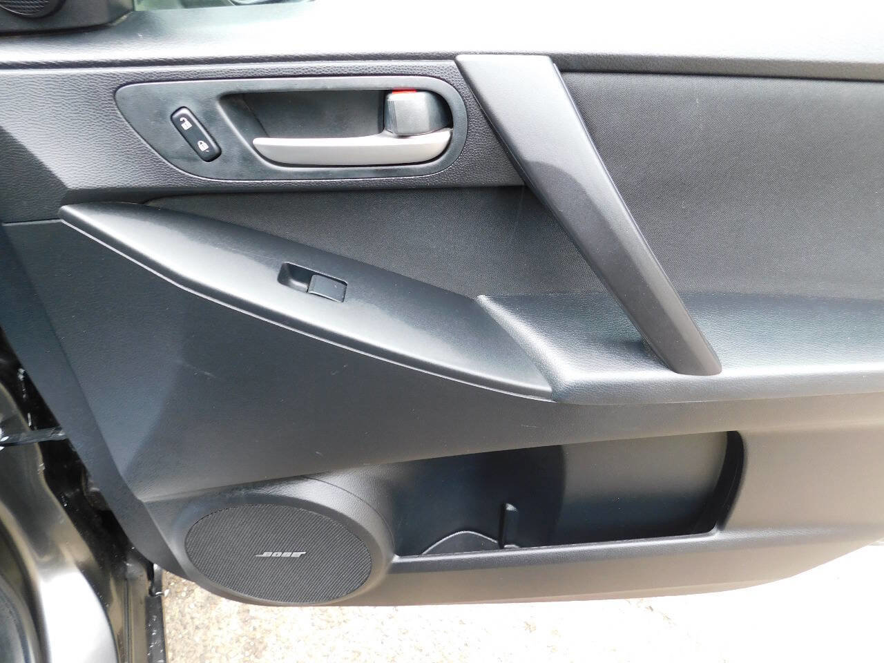 Used 2010 MAZDA MAZDA3 i Touring image 11