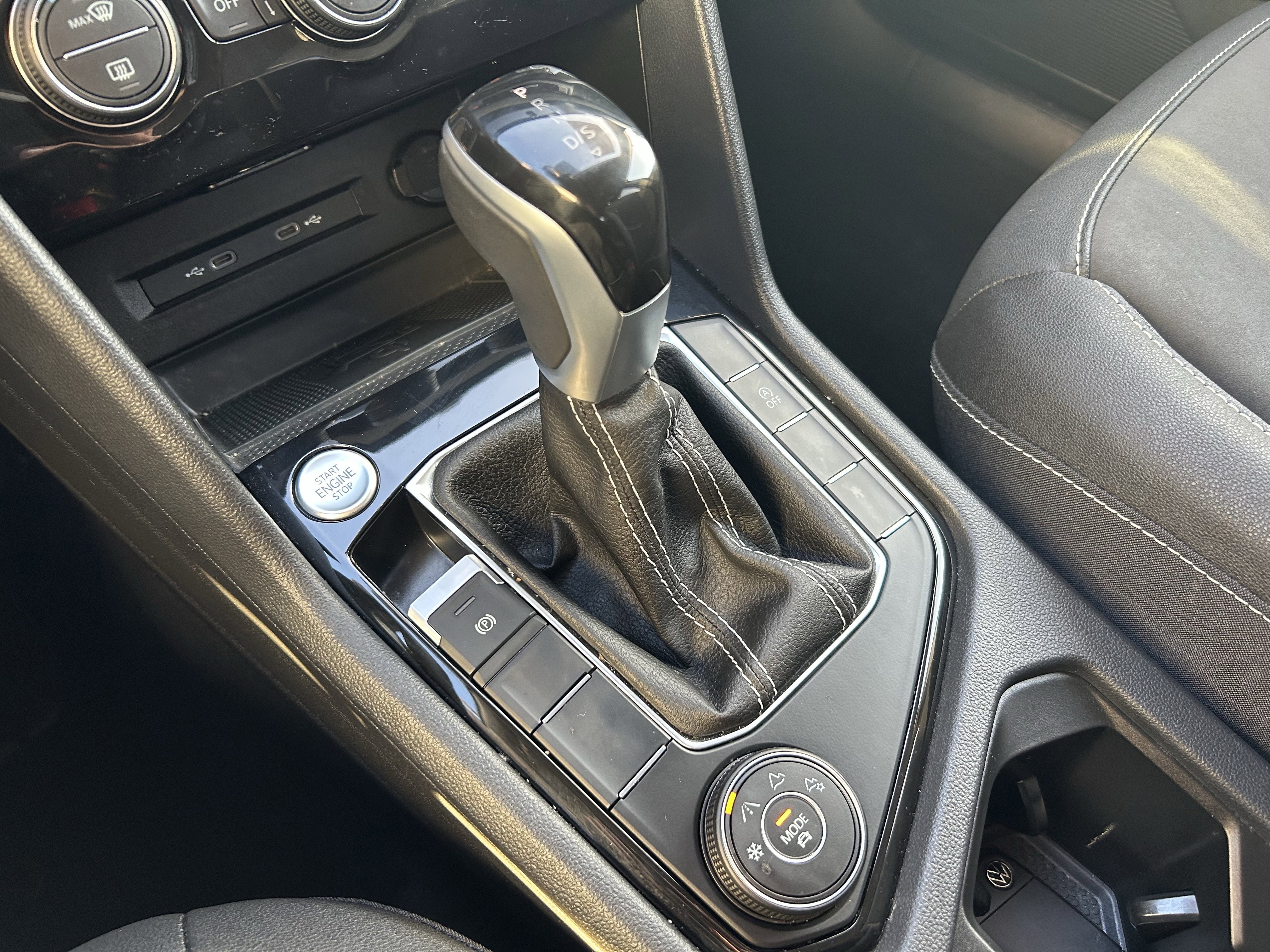 Certified 2024 Volkswagen Taos SE w/ Black Wheel Plus Package image 15