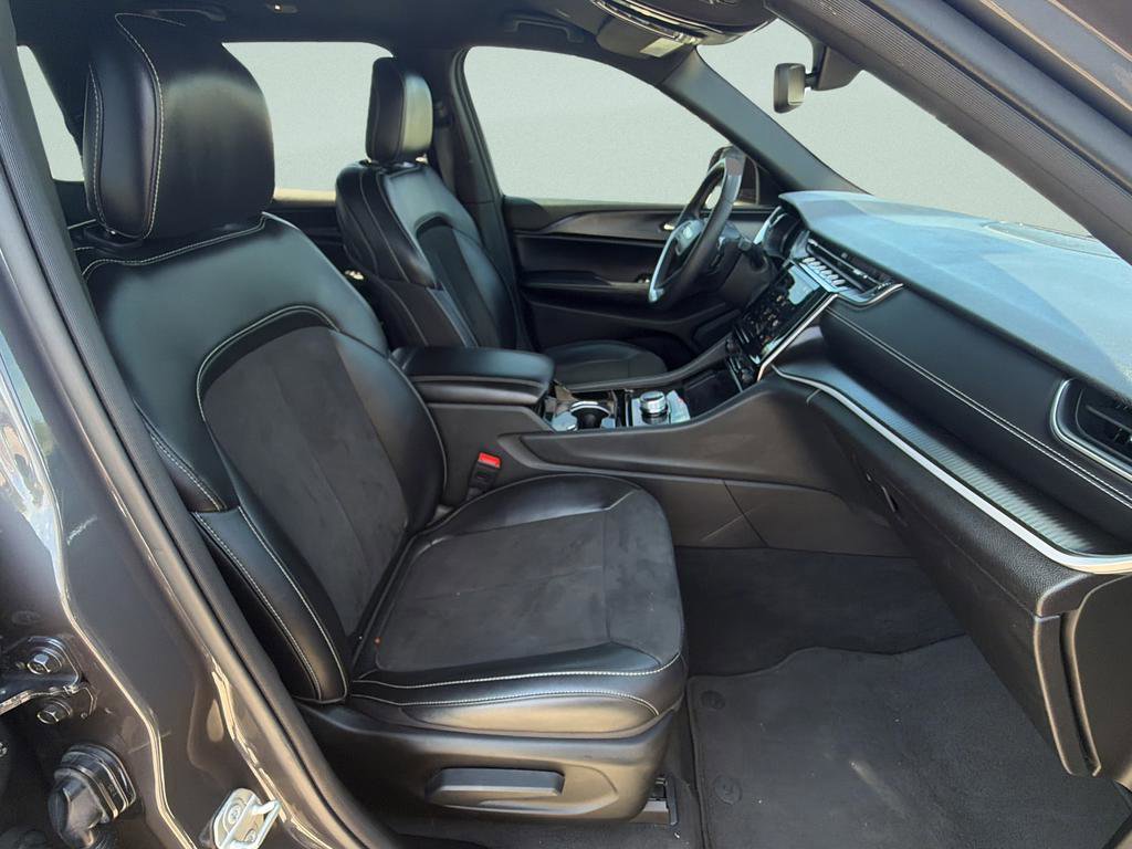 Used 2023 Jeep Grand Cherokee L Laredo image 10