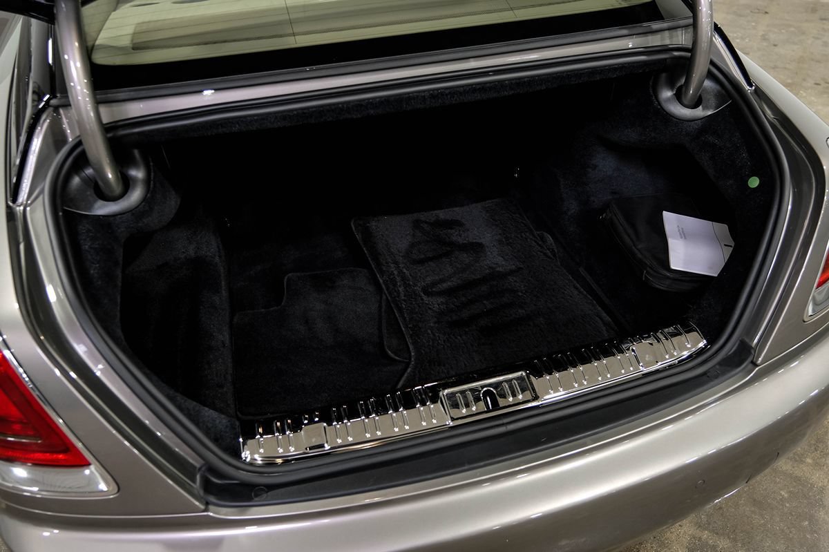 Used 2016 Rolls-Royce Wraith RWD image 54