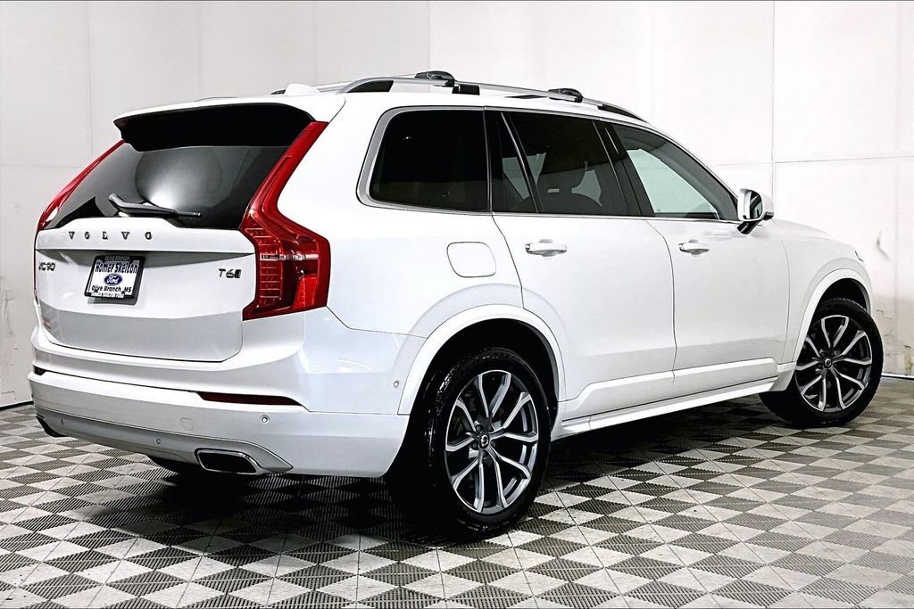 Used 2017 Volvo XC90 T6 Momentum w/ Vision Package image 12