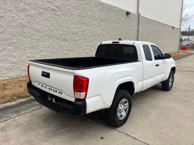 Used 2016 Toyota Tacoma SR image 17