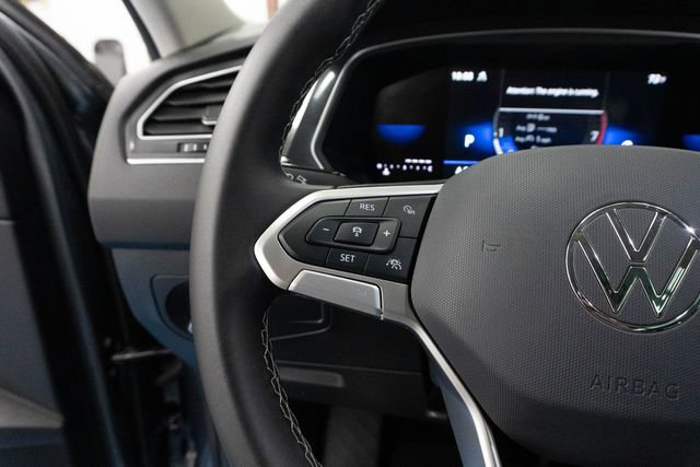 Used 2024 Volkswagen Tiguan SE image 23