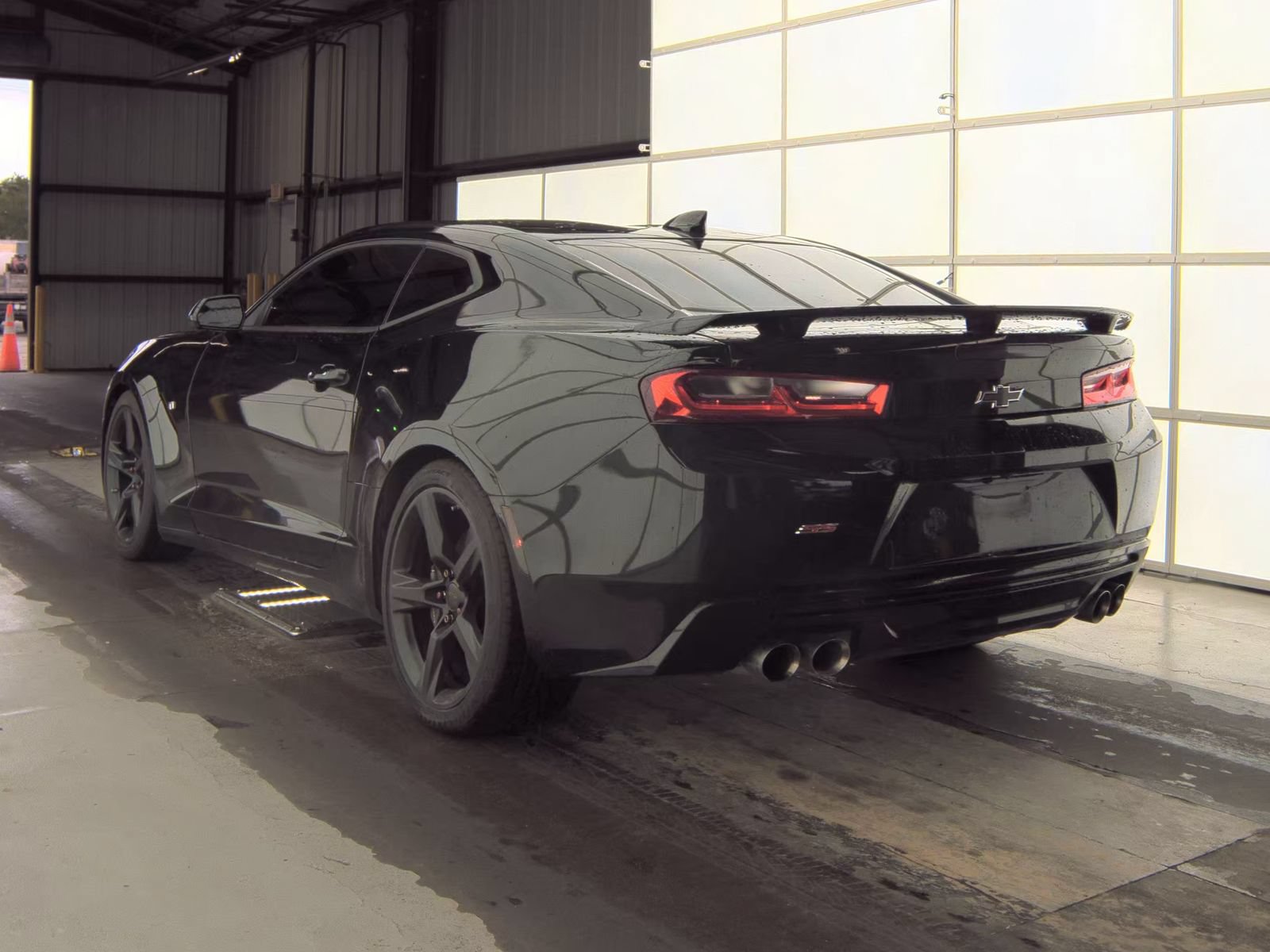 Used 2018 Chevrolet Camaro SS RWD image 8