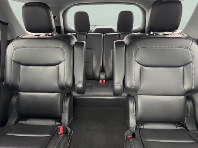 Used 2023 Ford Explorer XLT w/ Equipment Group 202A AWD/4WD image 18