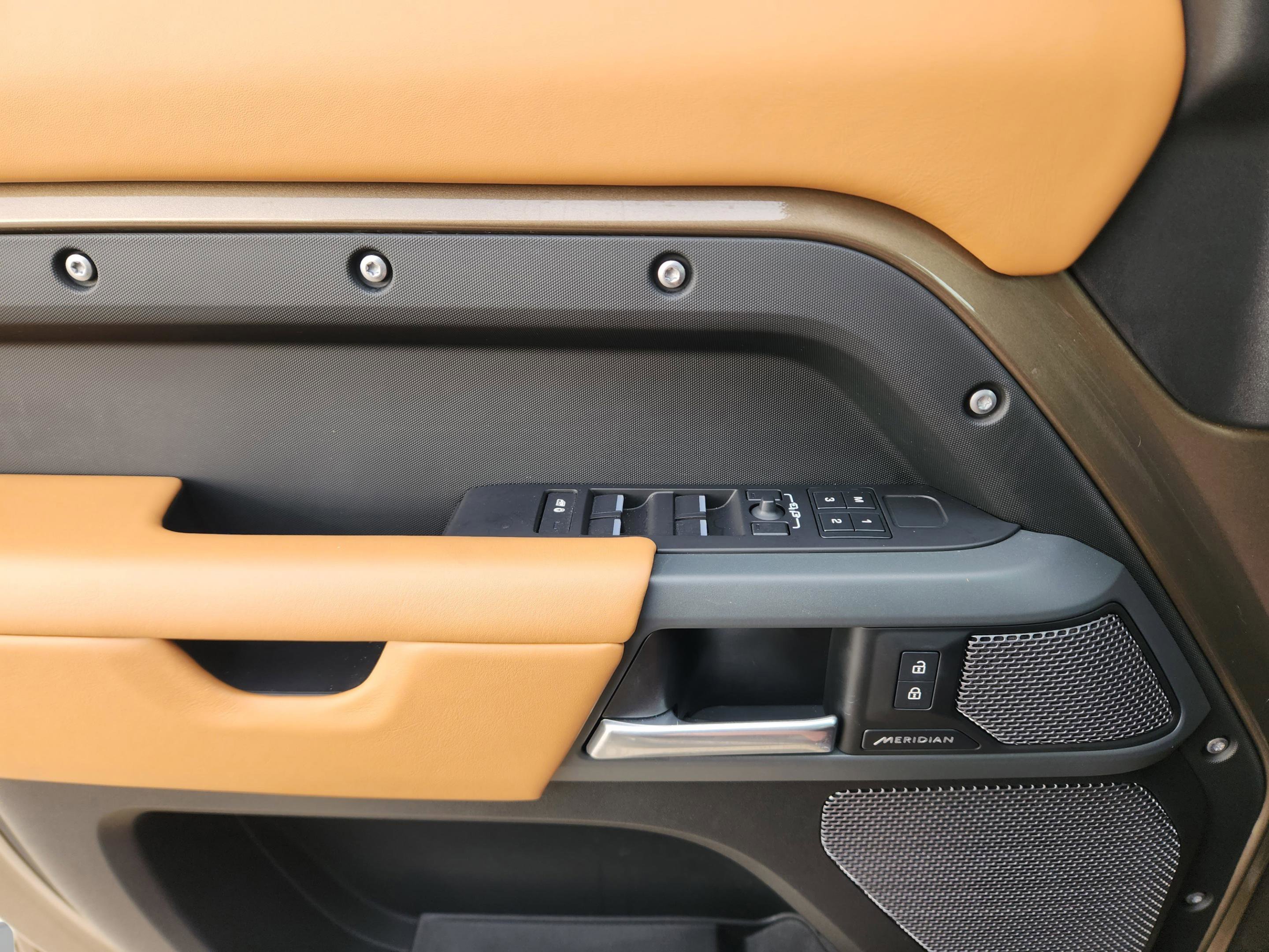 Certified 2024 Land Rover Defender 110 X-Dynamic SE AWD/4WD image 18