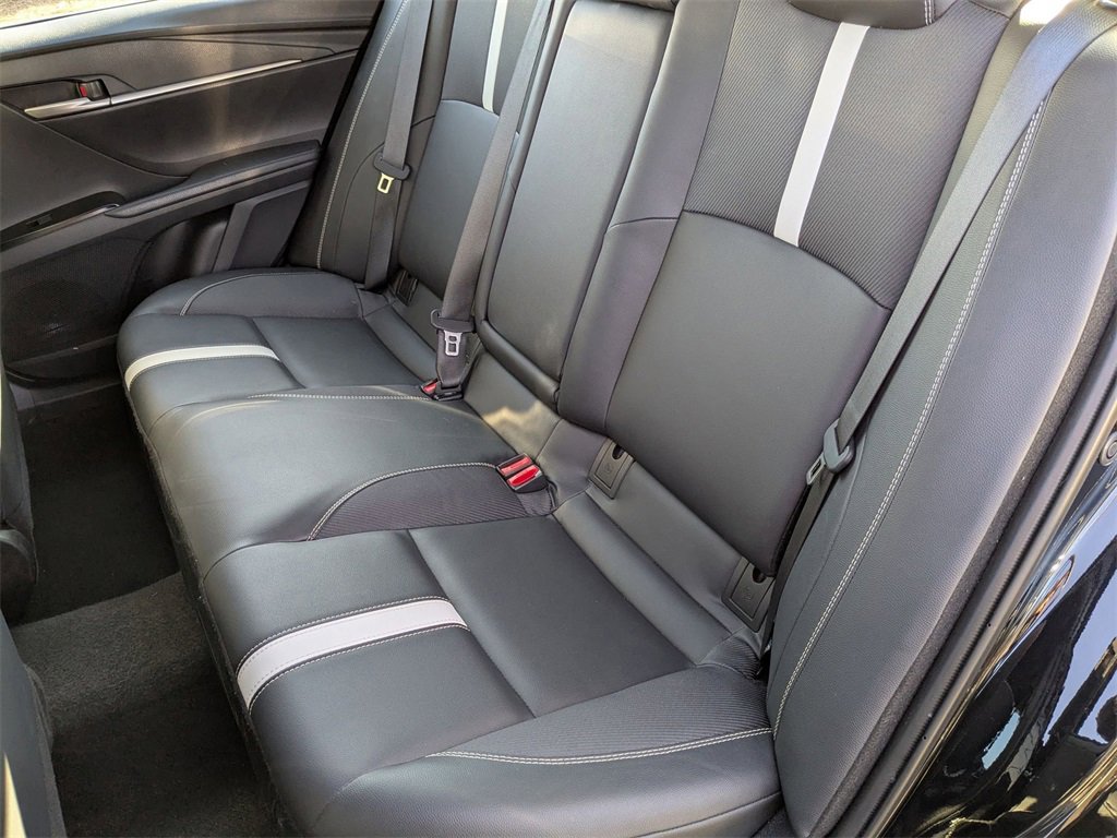 Used 2025 Toyota Camry SE image 28