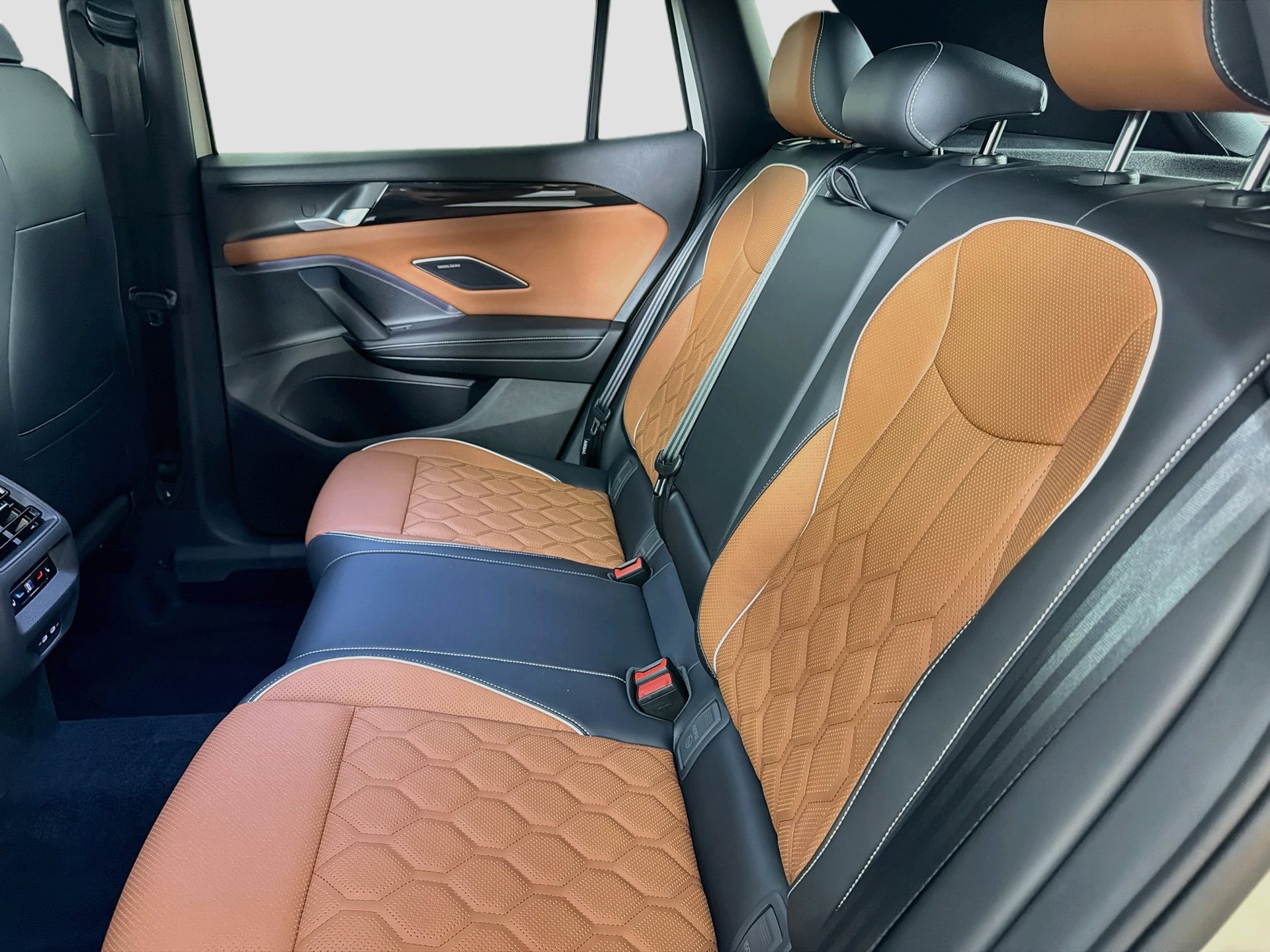New 2027 Volkswagen Tiguan SEL R-Line AWD/4WD image 22