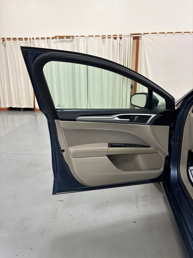 Used 2019 Ford Fusion SE FWD image 16