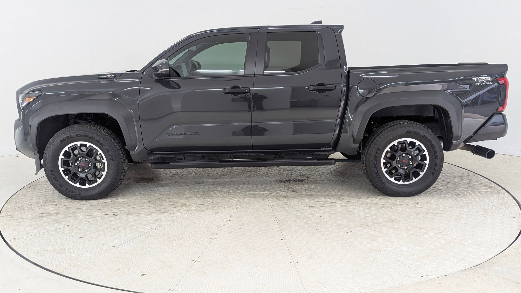 Used 2024 Toyota Tacoma TRD Off-Road image 2