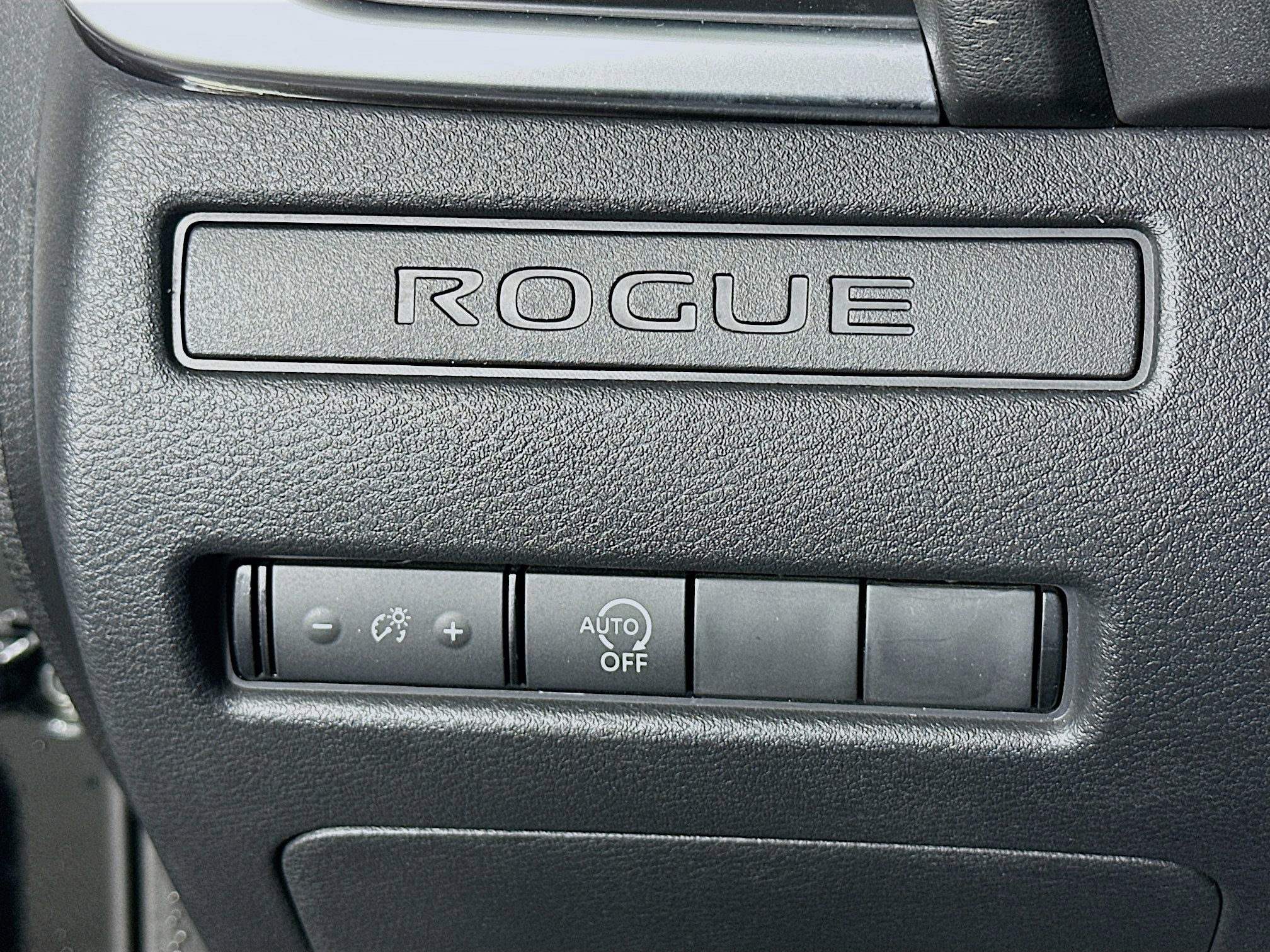 Used 2023 Nissan Rogue S AWD/4WD image 17