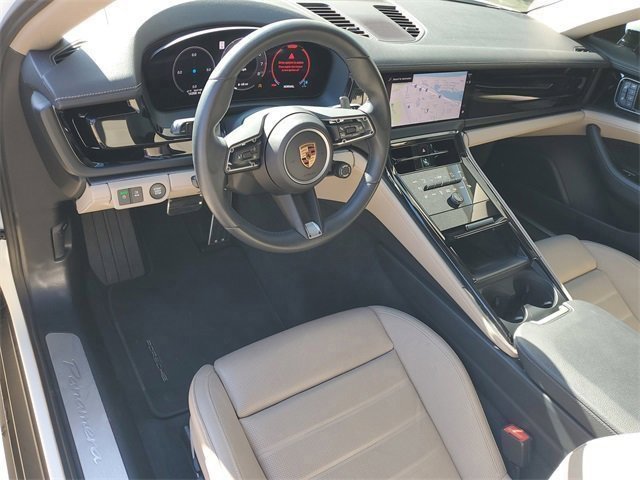 Used 2025 Porsche Panamera image 4