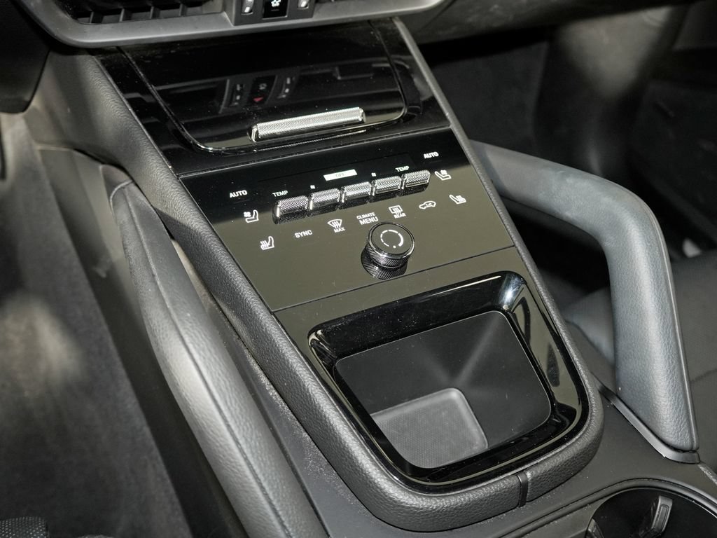 Certified 2024 Porsche Cayenne AWD/4WD image 34
