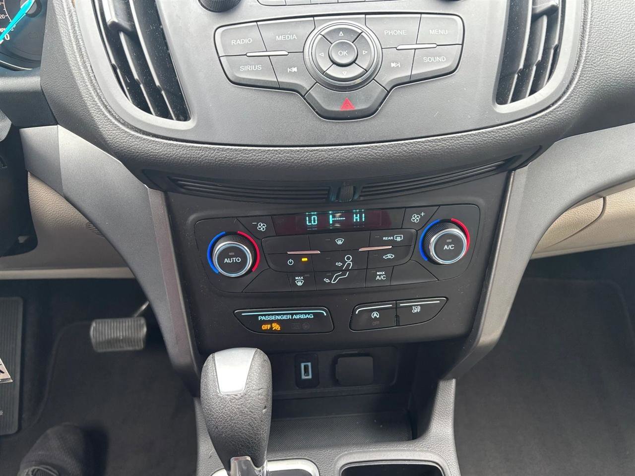 Used 2017 Ford Escape SE image 16