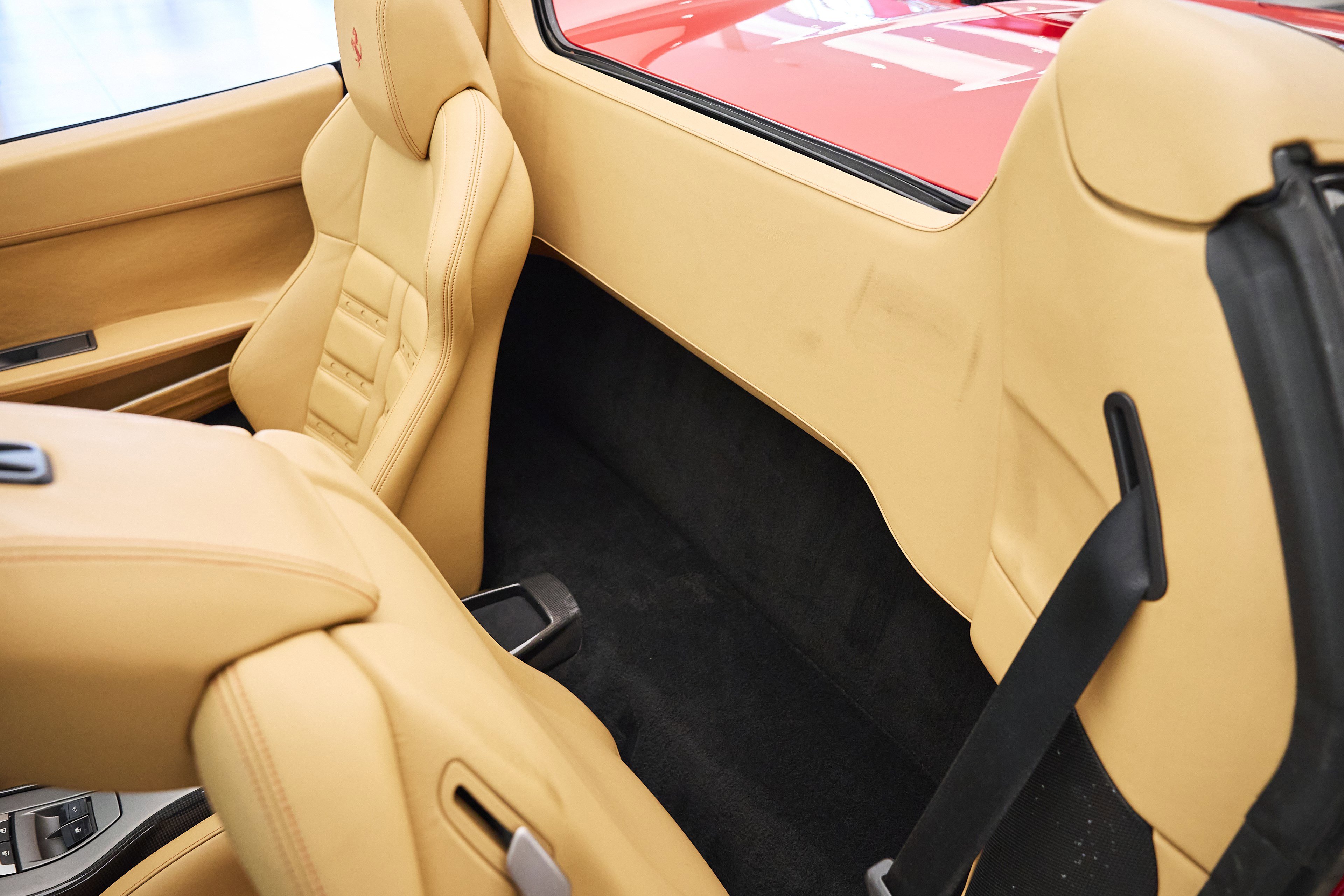 Used 2014 Ferrari 458 Spider image 17