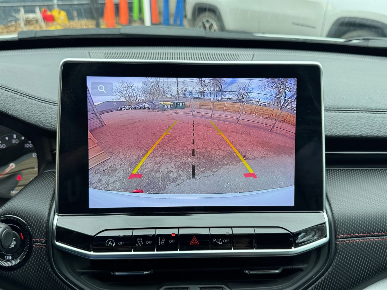 Used 2025 Jeep Compass Trailhawk image 18