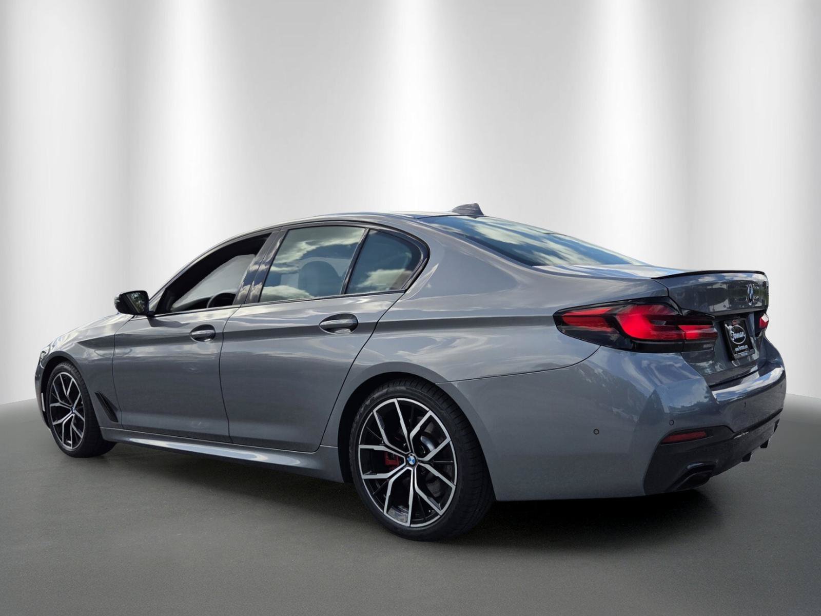 Used 2023 BMW 530i w/ Executive Package RWD image 5