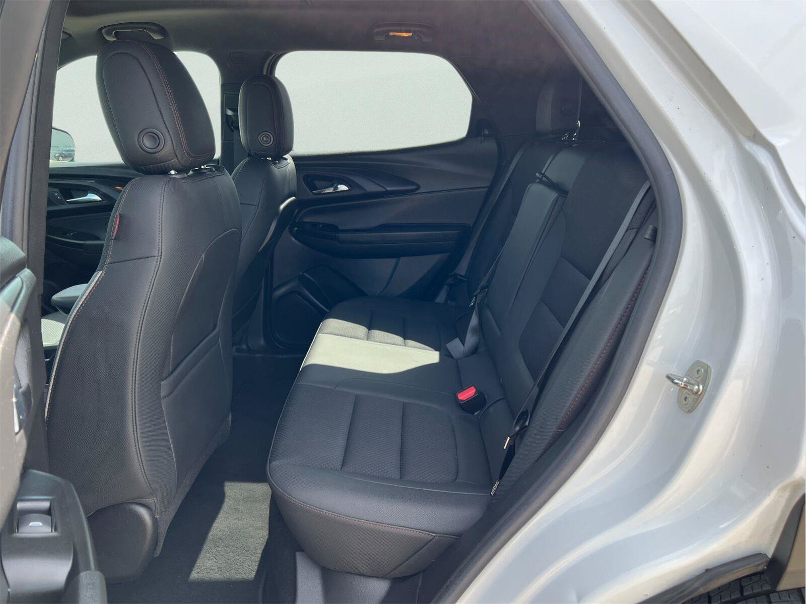 Used 2023 Chevrolet TrailBlazer RS w/ Sun and Liftgate Package FWD image 14