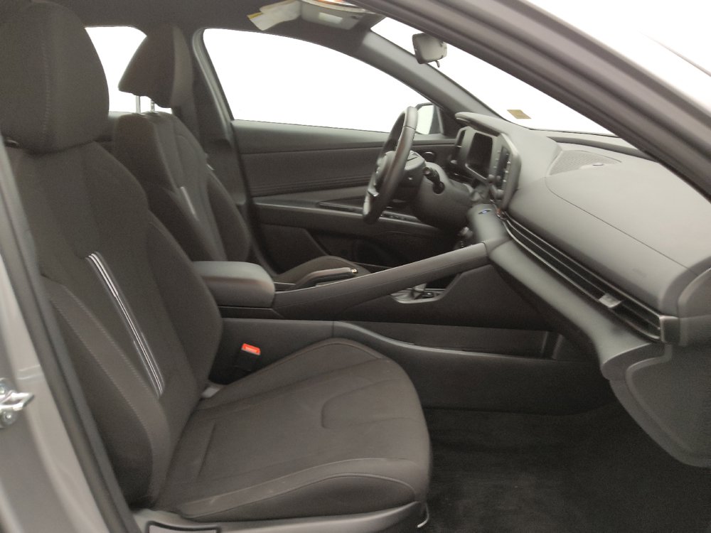 Used 2025 Hyundai Elantra Sport FWD image 21