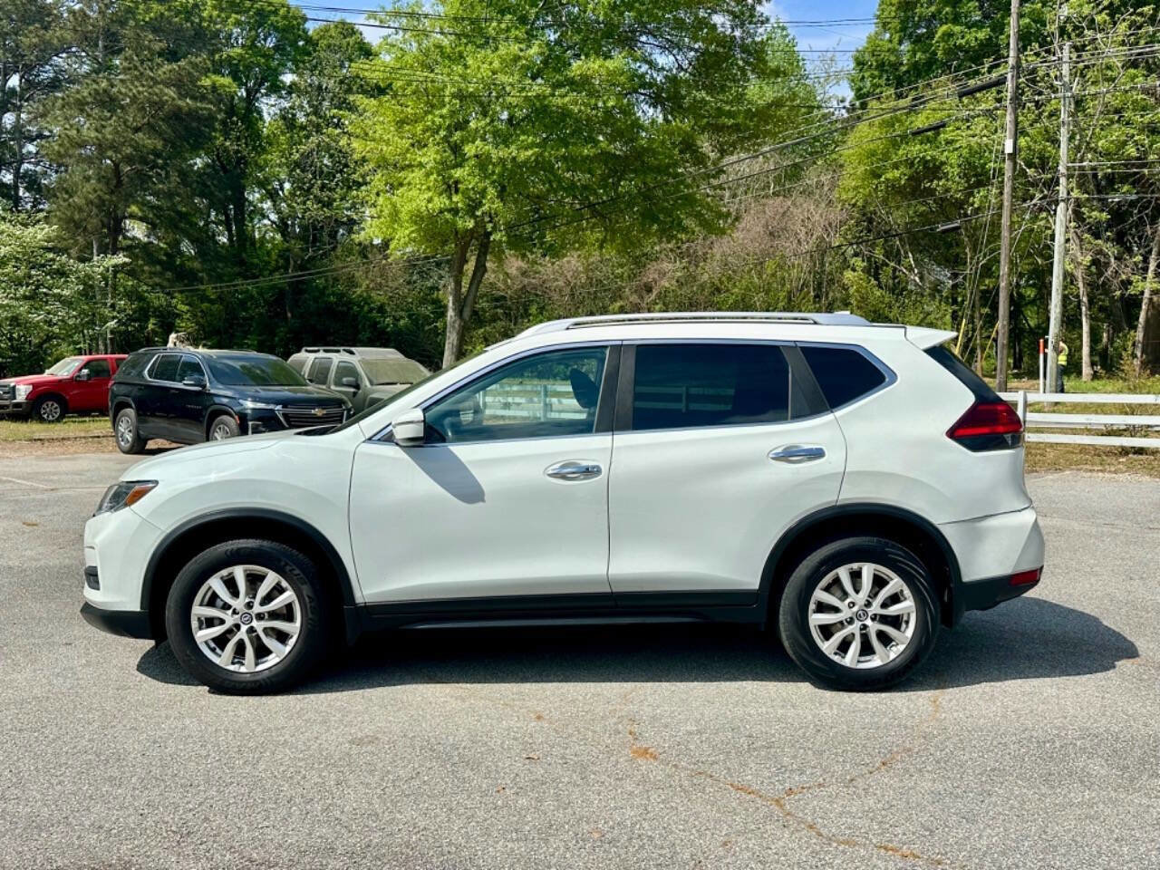 Used 2017 Nissan Rogue SV AWD/4WD image 4