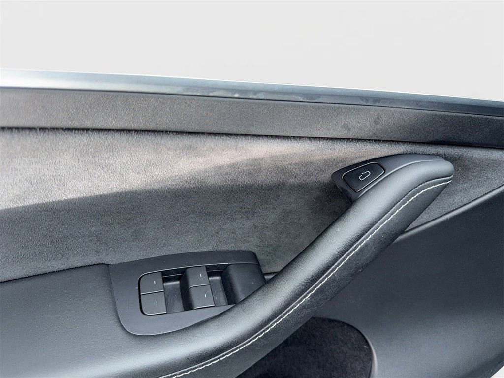 Used 2023 Tesla Model Y Performance image 31