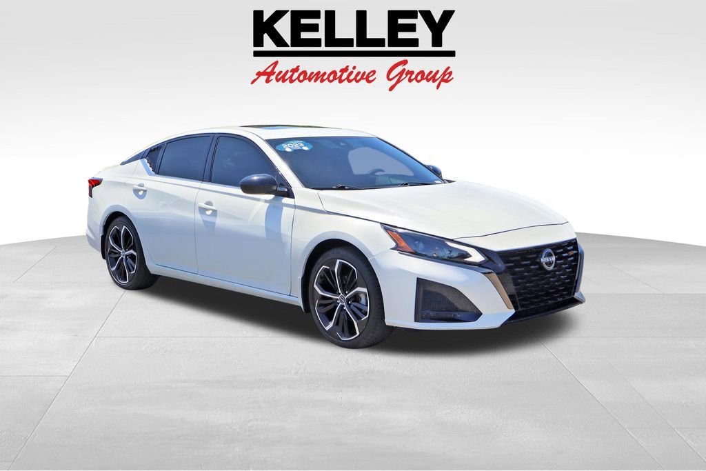 Used 2023 Nissan Altima 2.5 SR w/ SR Premium Package